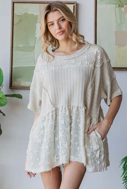 CONTRAST STAR FLARE HEM TOP