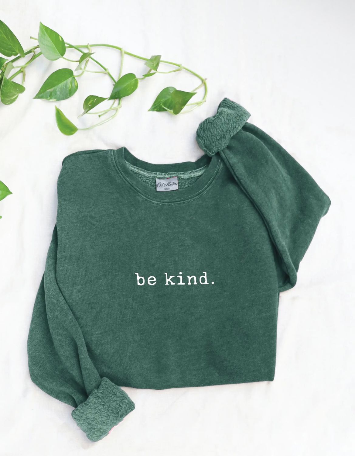 MINERAL WASH BE KIND GREEN SWEATSHIRT