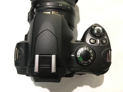 Nikon D40 w/ 18-55mm f/3.5-5.6 G II ED