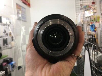 Nikon AF-S Nikkor 28-300mm f/3.5-5.6 G ED VR w/soft case, hood &amp; original caps