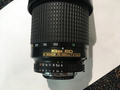 Nikon AF Nikkor ED 70-300mm f/4-5.6 D - Telephoto Zoom Lens