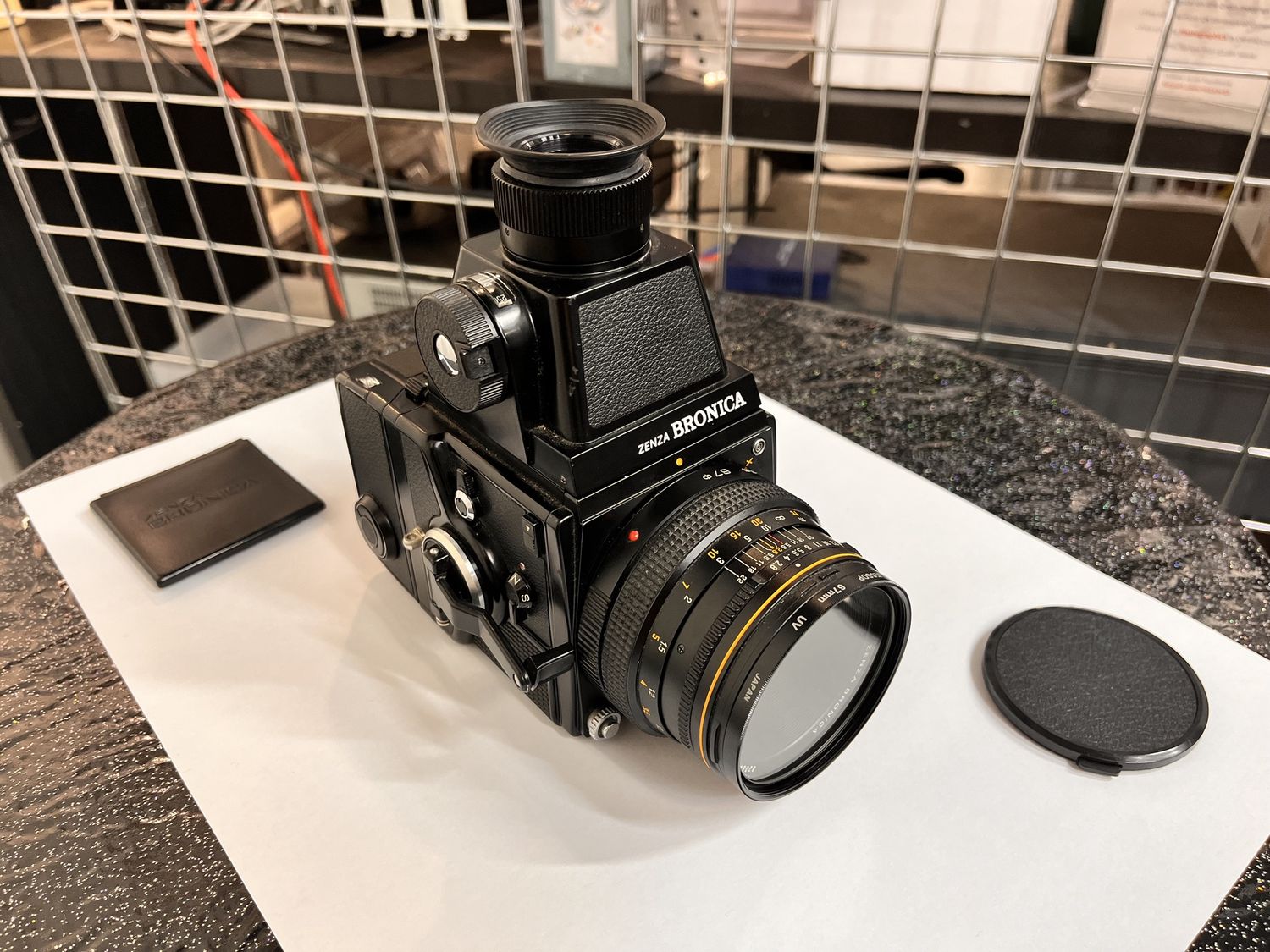 Bronica SQ-A + 80mm 2.8 + CDS Finder + 2x Tele Converter