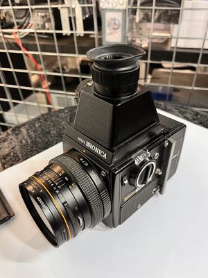 Bronica SQ-A + 80mm 2.8 + CDS Finder + 2x Tele Converter