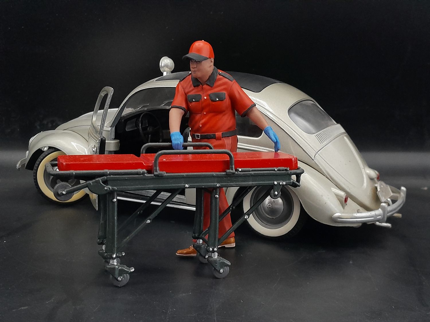 1/18 Paramedic with rolling bed - exclusive edition