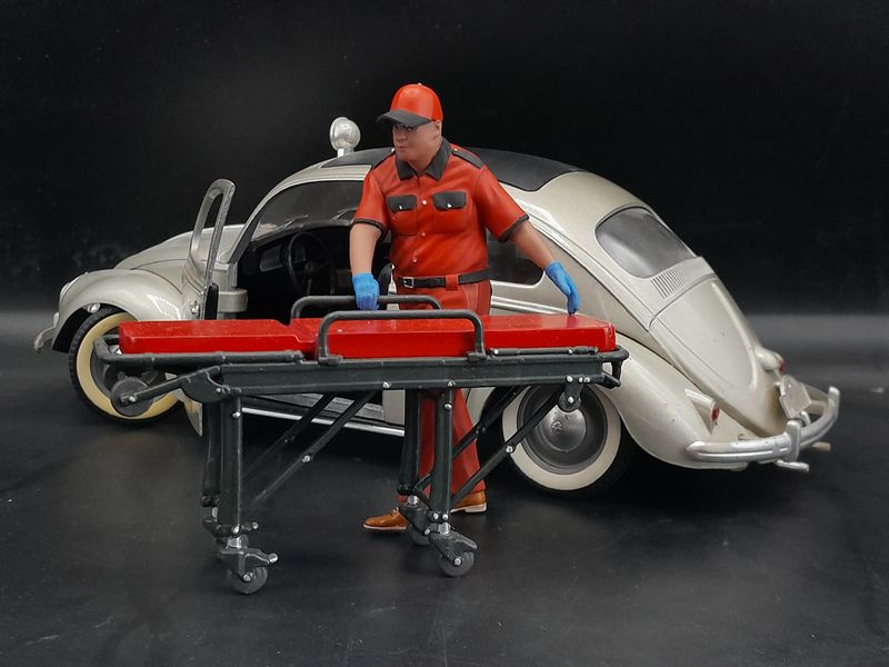 1/18 Paramedic with rolling bed - exclusive edition