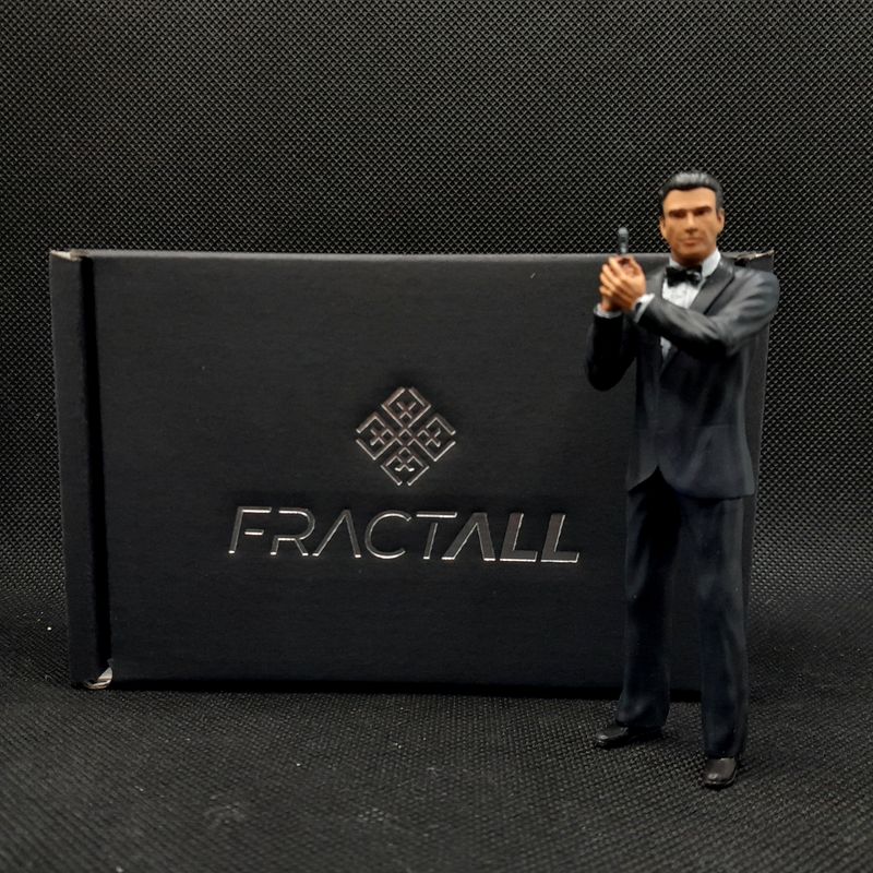 1/18 James Bond by Pierce Brosnan (limited to 99 ex.)