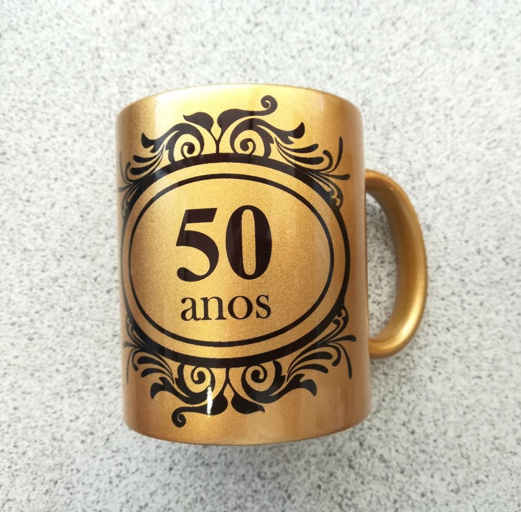 Caneca Dourada com cx.