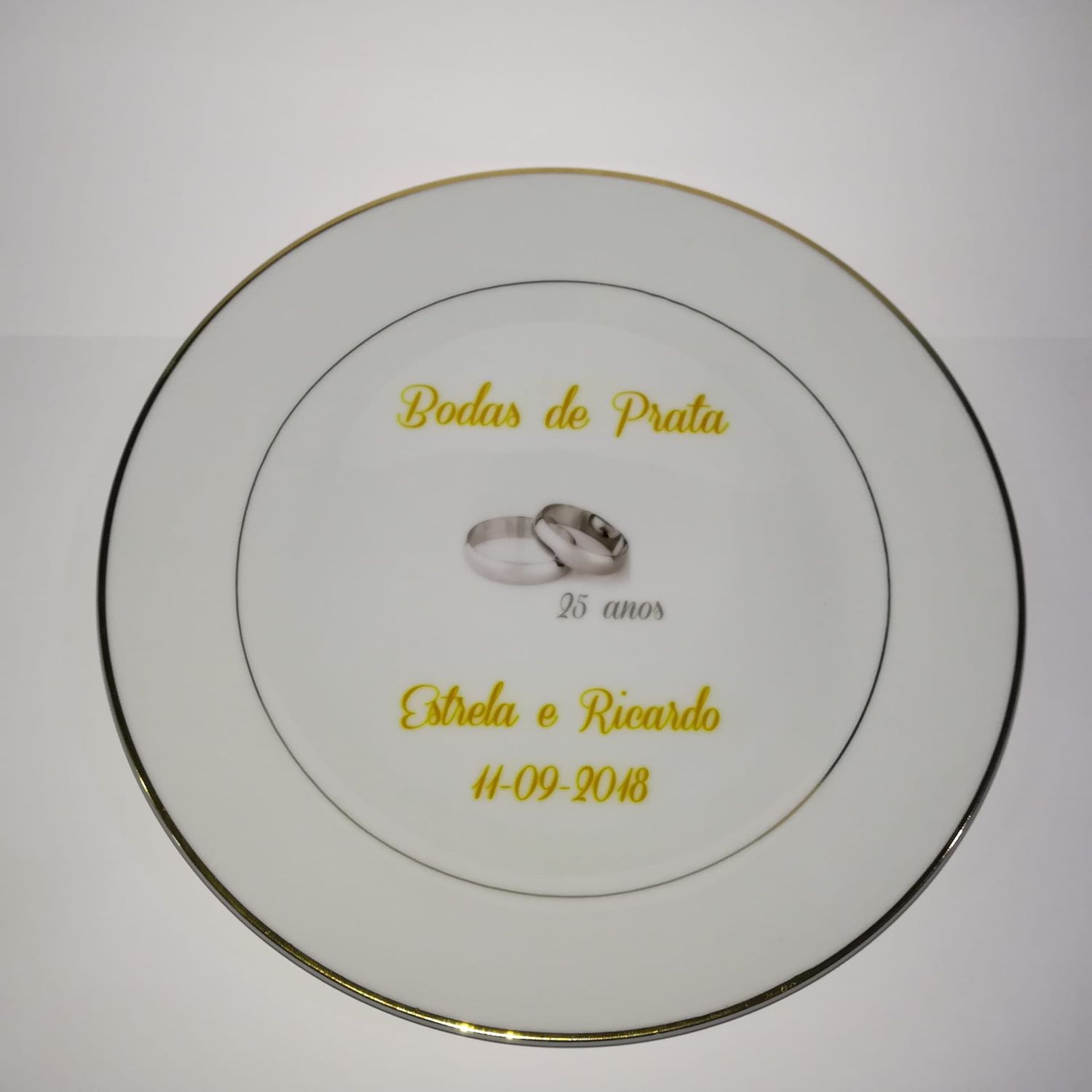 Prato com filete dourado 20cm