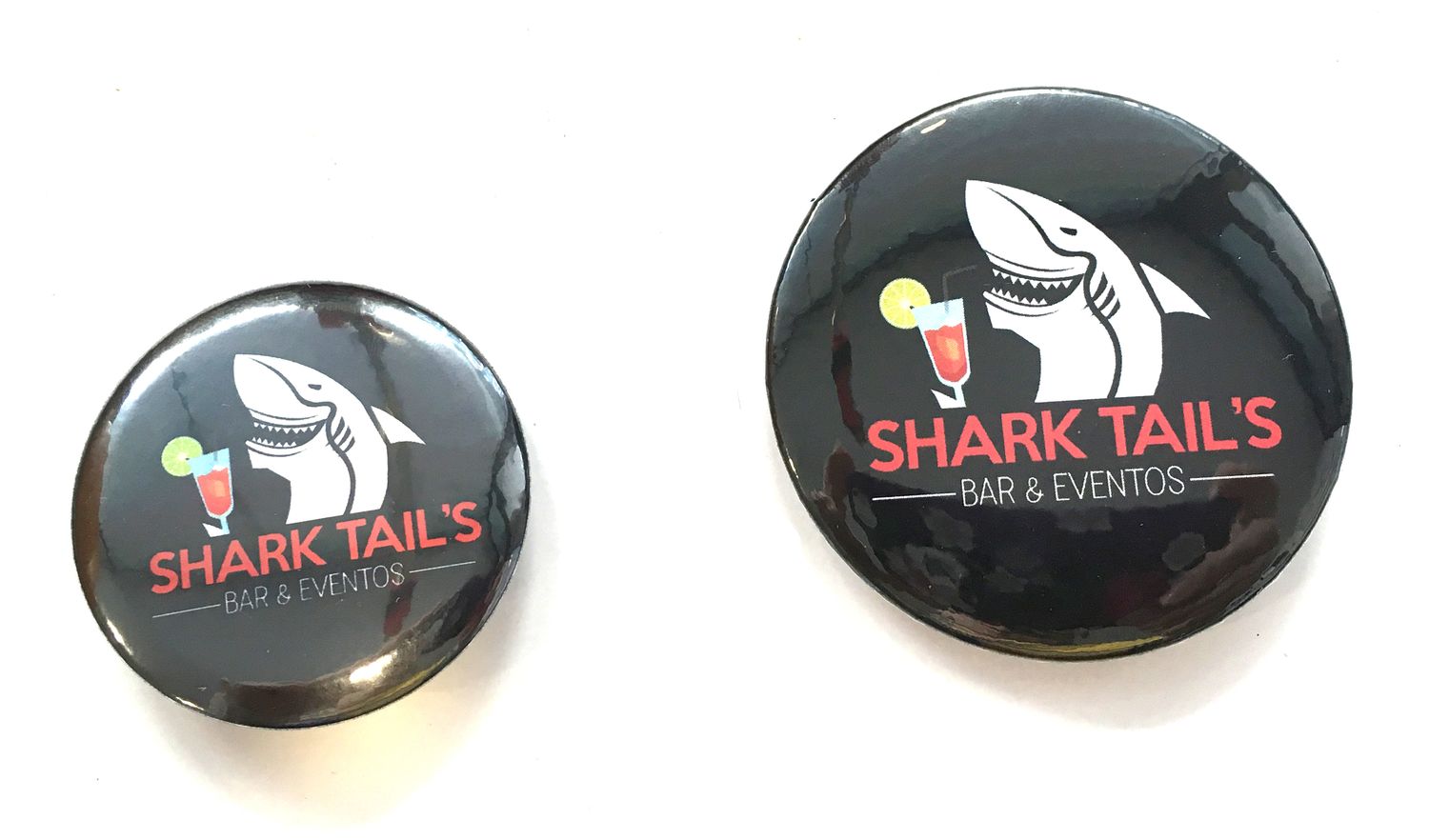 Crachá com alfinete