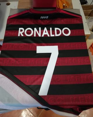 Estampagem em t-shirt de desporto, preço sob consulta.