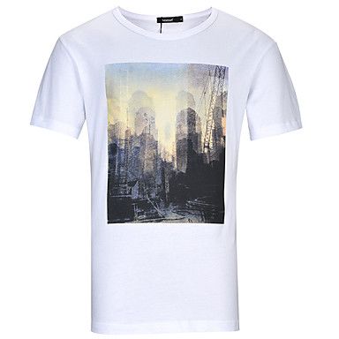 Estampagem  em  T-shirt branca