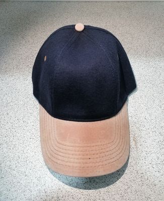 Boné com pala, Preço sob consulta.