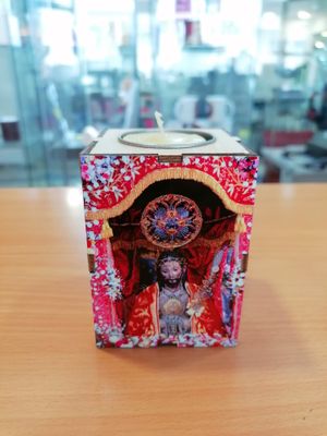 Vela aromática Santo Cristo em MDF