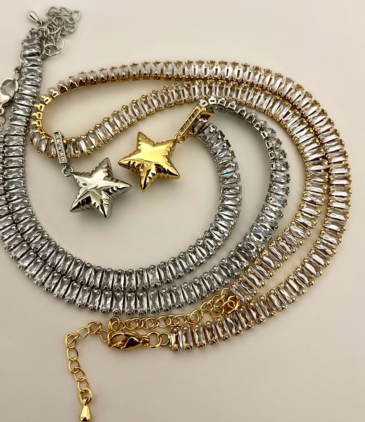 Flyy Chick Choker