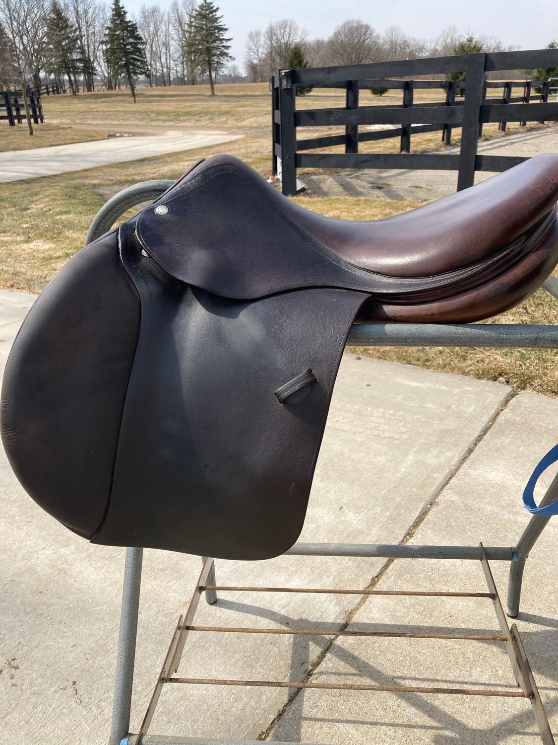 17” Devoucoux Biarritz. Very well maintained. Always stored in climate controlled tack room, covered and kept up.