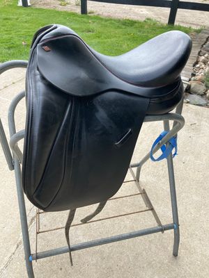Laser Dressage Saddle 17” With Piping