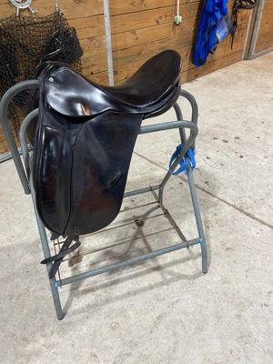 County Spring Tree 17” Saddle