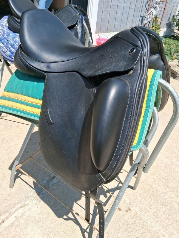 Trilogy ethos dressage saddle -NEW- 18.5