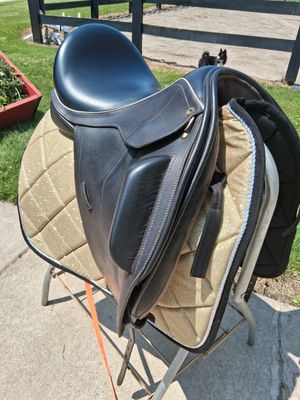 Black Country Carlow Dressage Saddle 17.5”