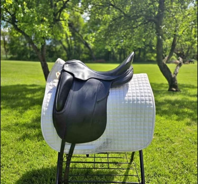 Sommer Athens mono flap Dressage saddle 17.5