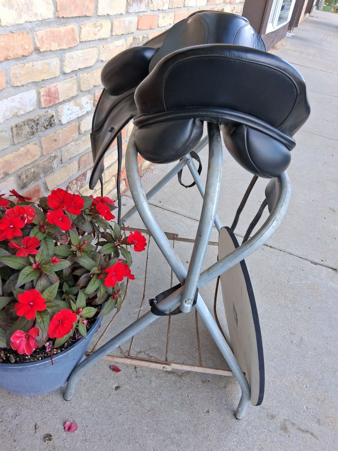 17.5 Custom Saddlery MK11 Medium wide dressage saddle. Full Buffalo