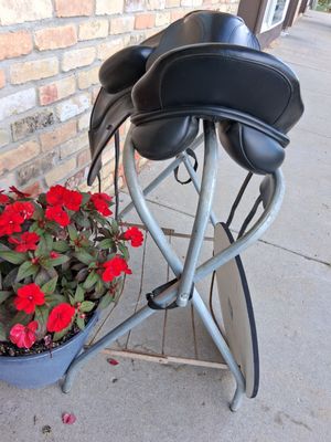 17.5 Custom Saddlery MK11 Medium Wide Dressage Saddle - Full Buffalo