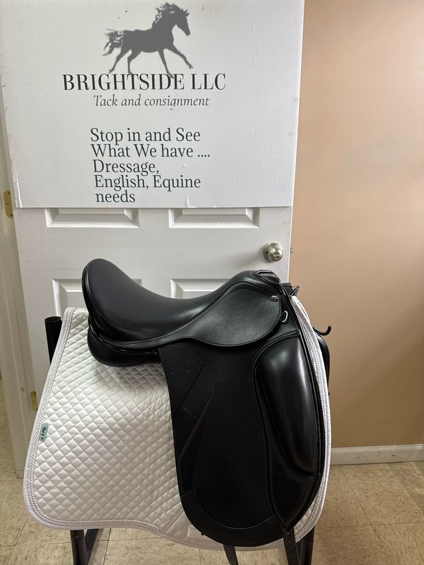 SeaBis Asta Plain Revolution Dressage Saddle 17.5” SeaBis Asta Plain Revolution Dressage Saddle 17.5”