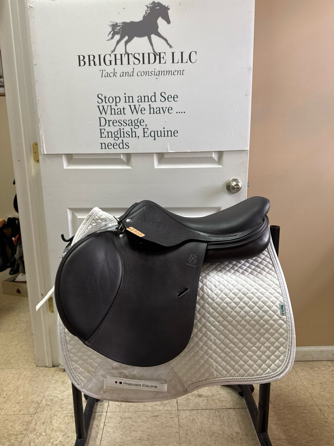 Verhan Jump Saddle 17.5”