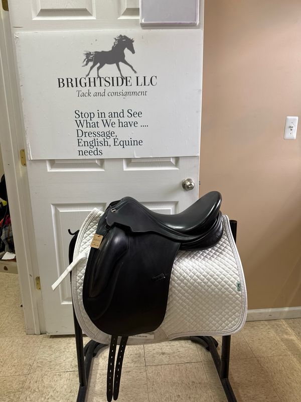 Erreplus Dressage Saddle 17 in MW