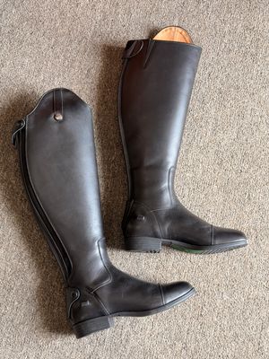 7.5 W Short Dover Tall Boots
