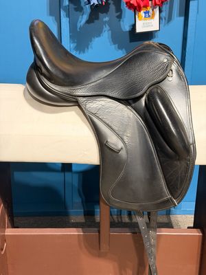 17.5” M Custom Saddlery Wolfgang Solo