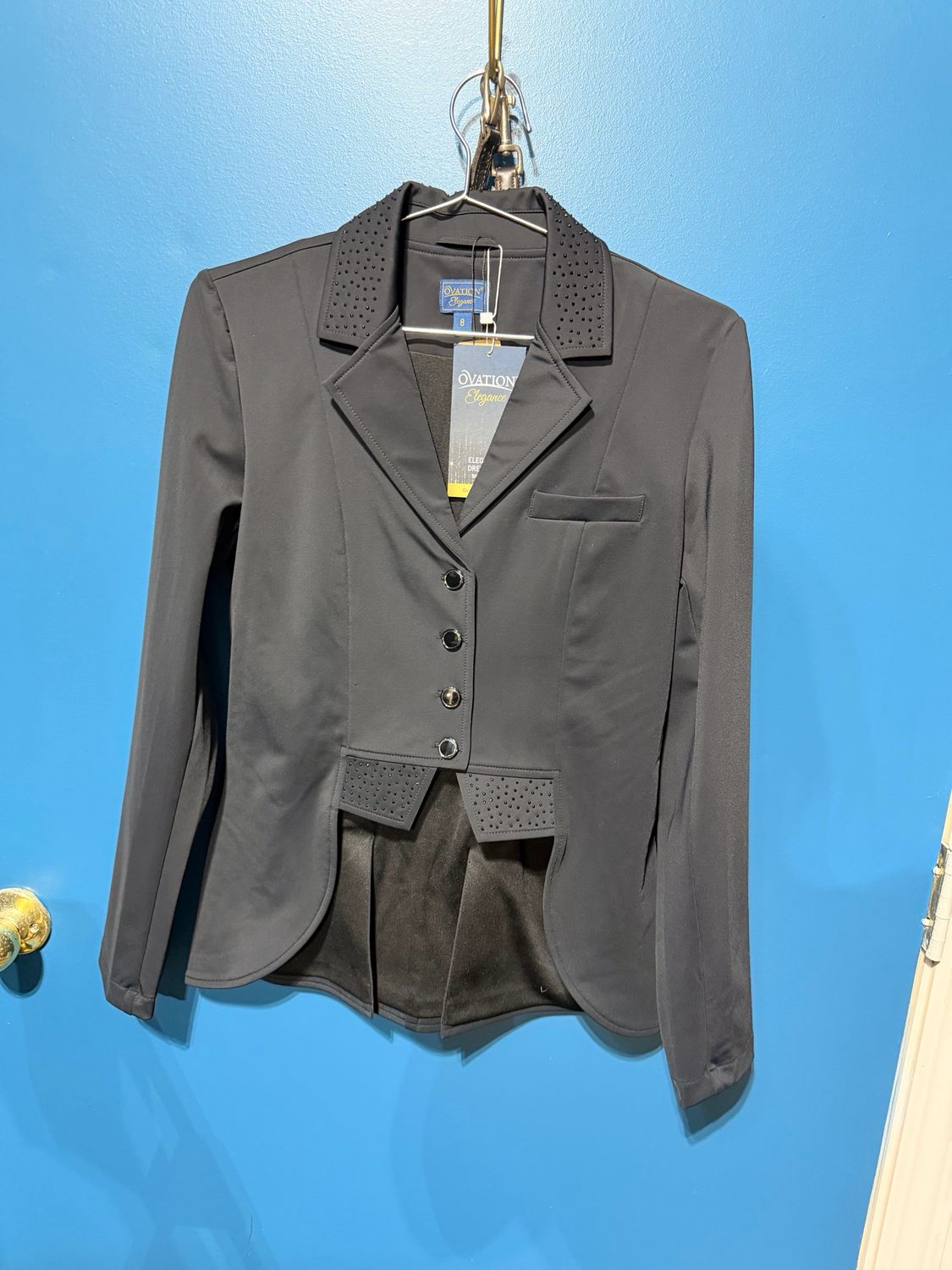 Women’s Size 8 Ovation Short Tail Coat