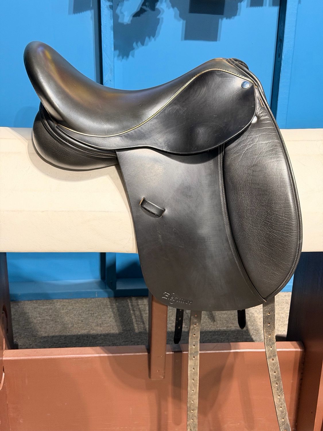 17.5” W Frank Banes Elegance