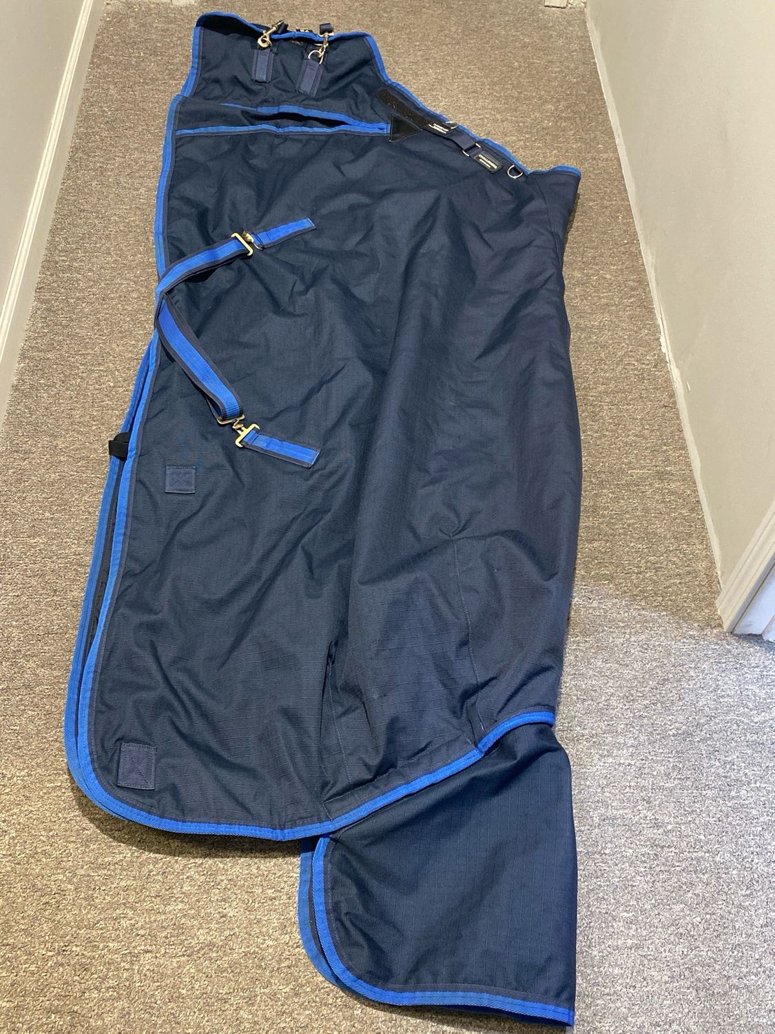 Schneider a V-Free Fit 76” Medium Weight Turnout Blanket