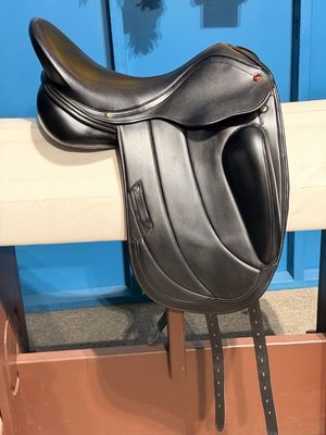 17” M Albion Fabrento W/ Adjusta Tree