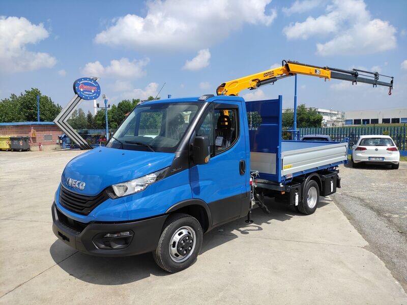 Cassoni ribaltabili con gru