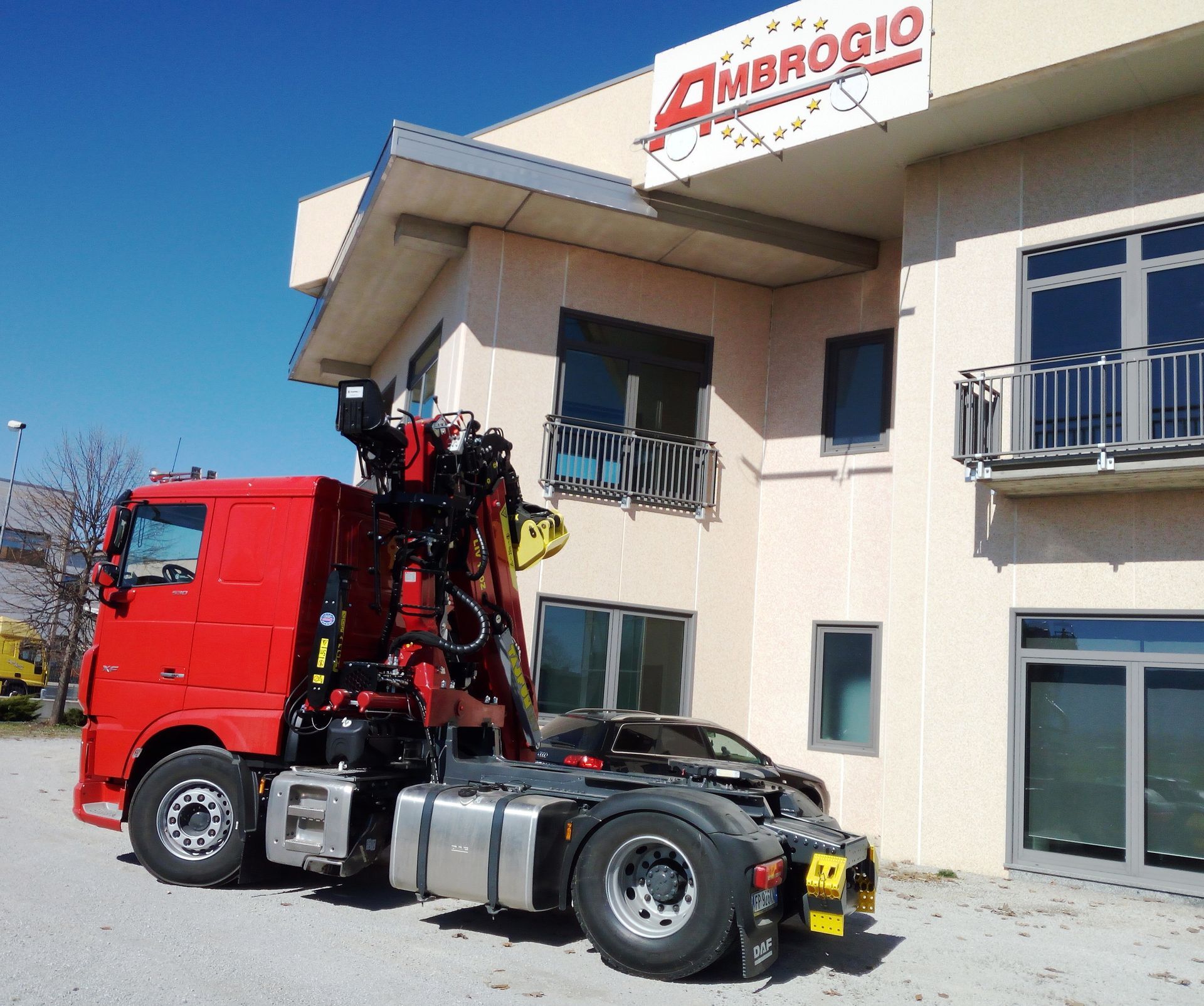 TRATTORE STRADALE DAF XF530 con CARICATORE TAJFUN LIV 120Z (96)