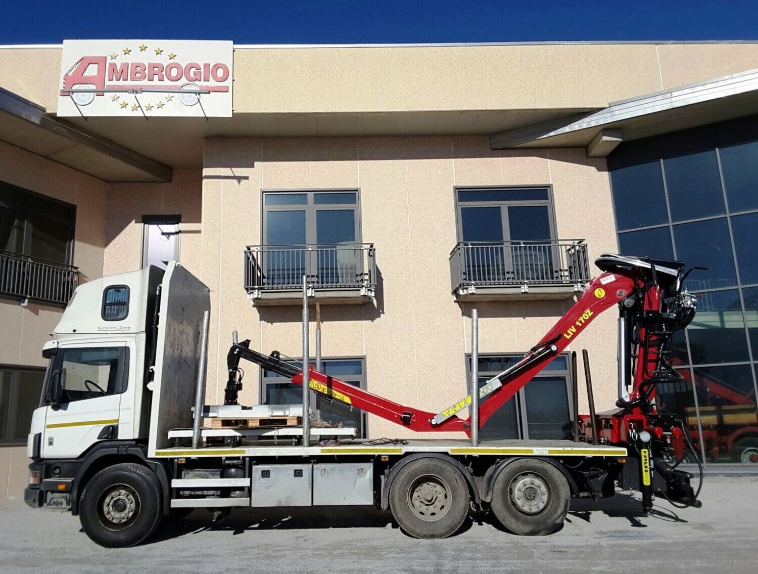 SCANIA con CARICATORE TAJFUN LIV 170 (96)