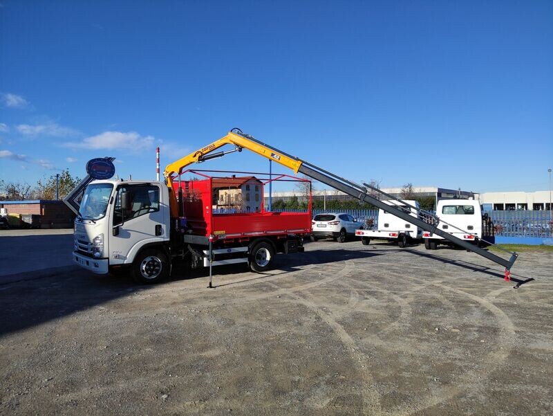 ISUZU P75