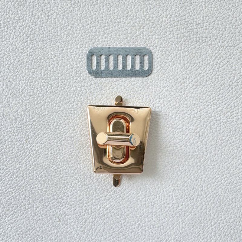 Broche torniquete - Dorado