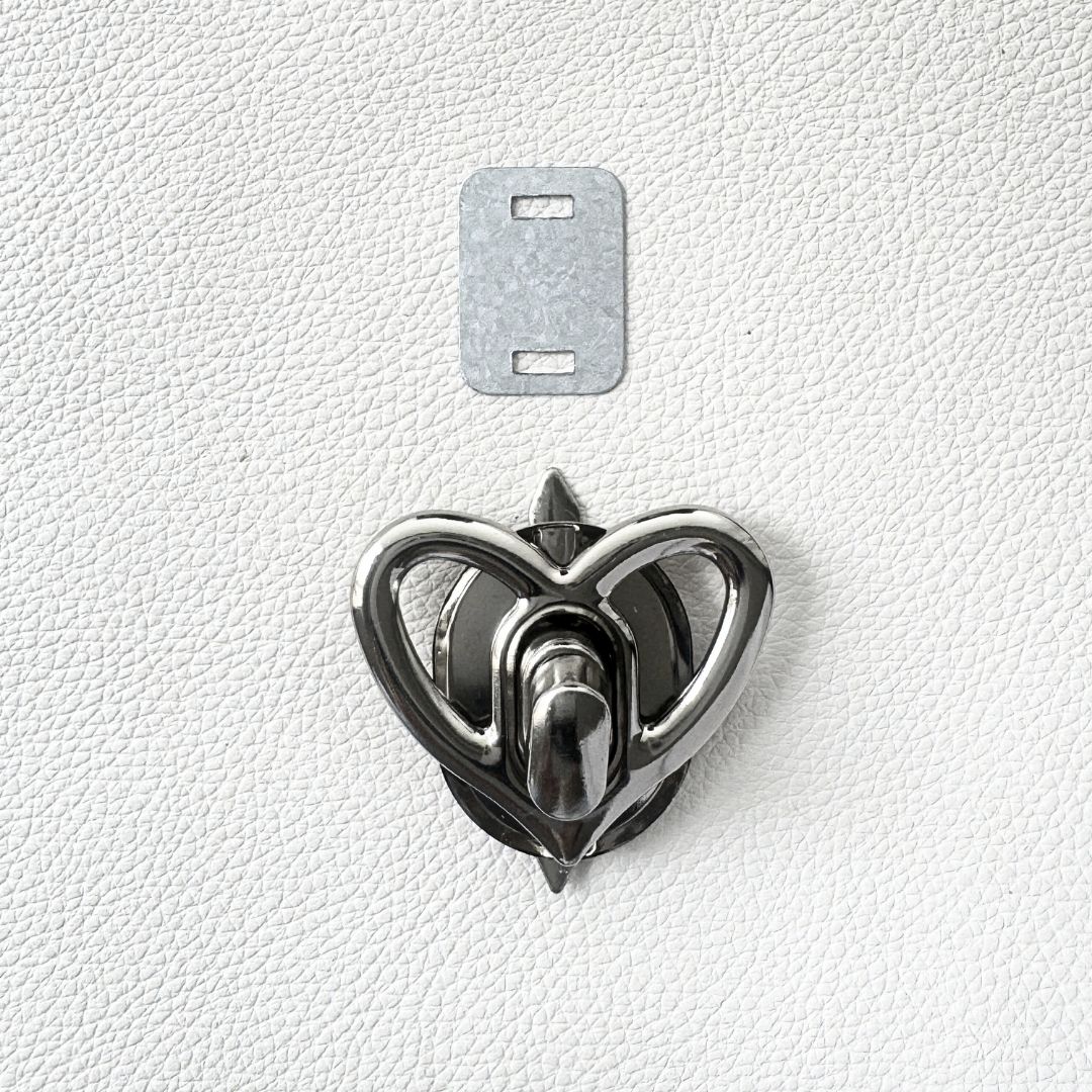 Broche Torniquete de corazón - Niquel