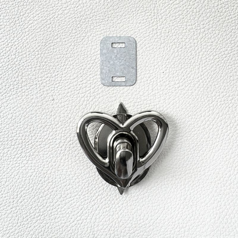 Broche Torniquete de corazón - Niquel