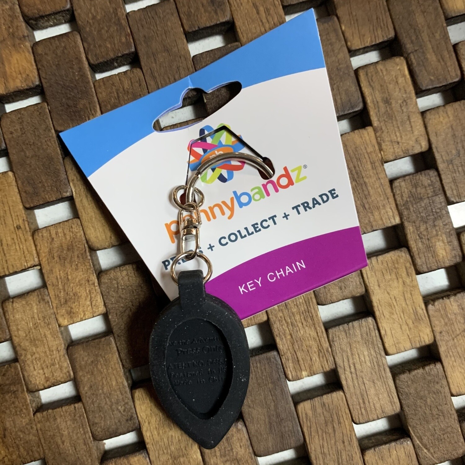 KEYCHAIN (BLACK WOLF)