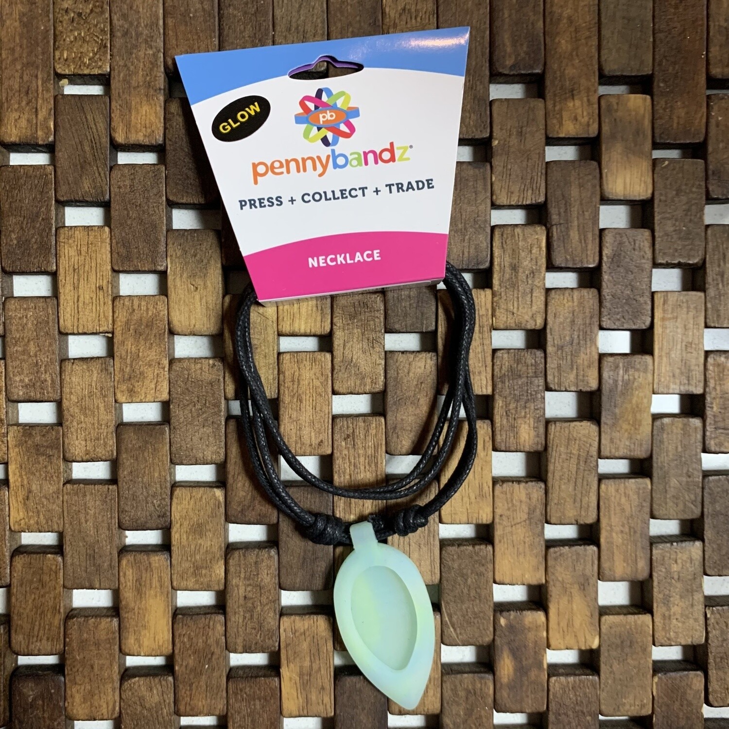PENDANT NECKLACE GLOW IN THE DARK