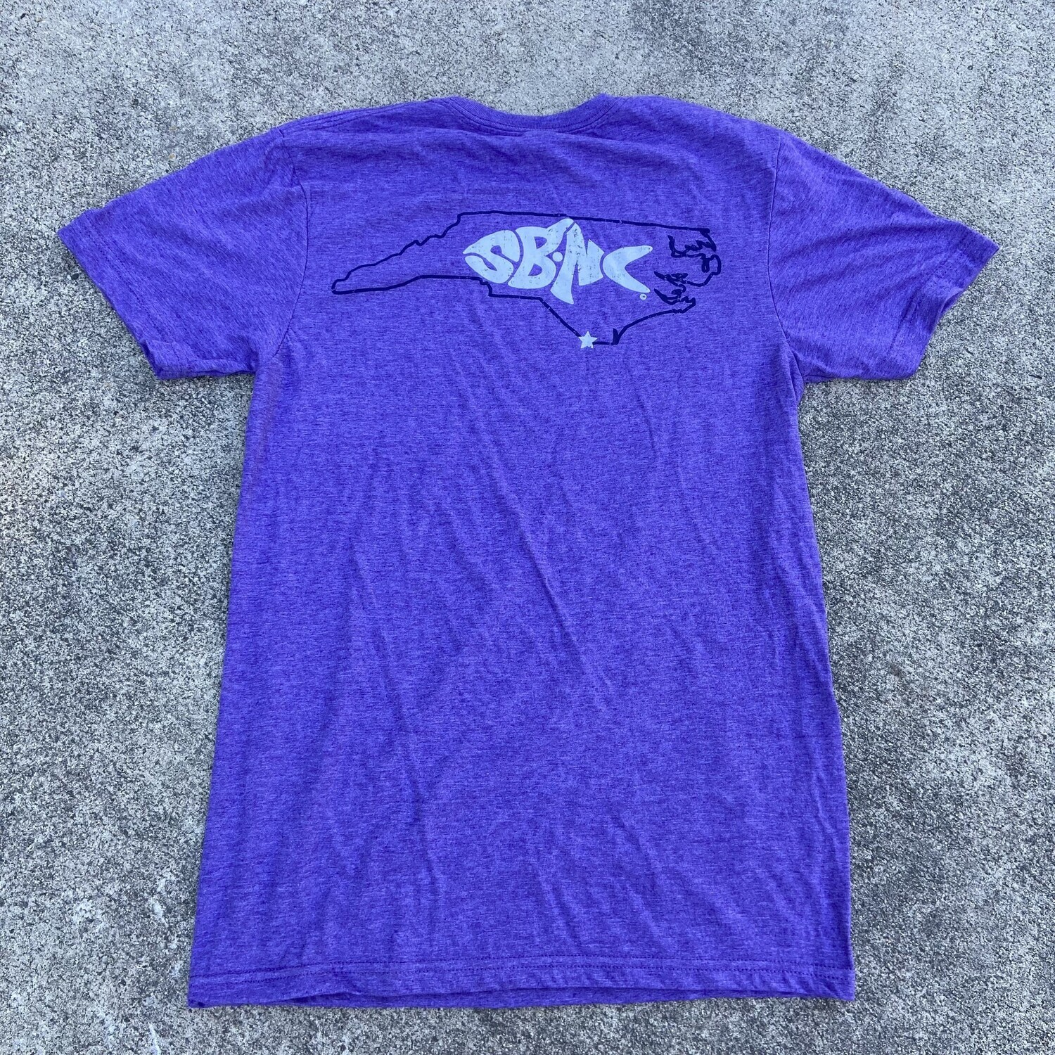 SBNC FISH NORTH CAROLINA SS LCFB TEE