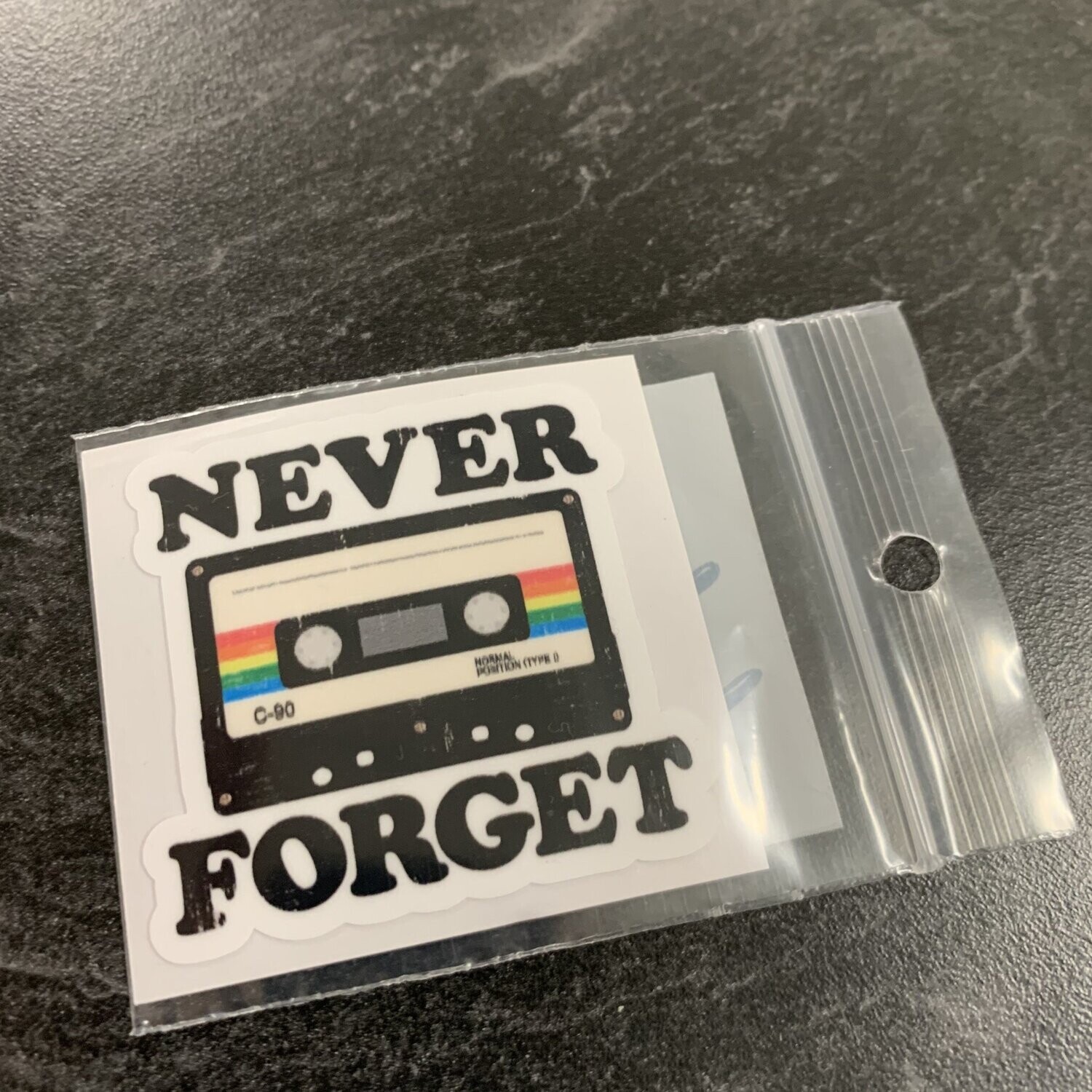 NEVER FORGET STICKER (CELL)