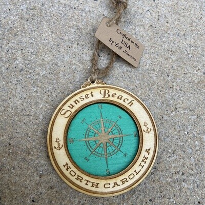 COMPASS CIRCLE ORNAMENT (EMERALD)