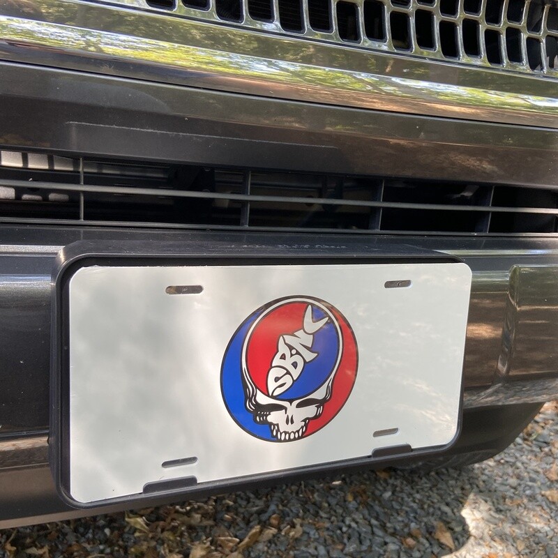 SBNC FISH GR8FUL SKULL ON WHITE LICENSE PLATE