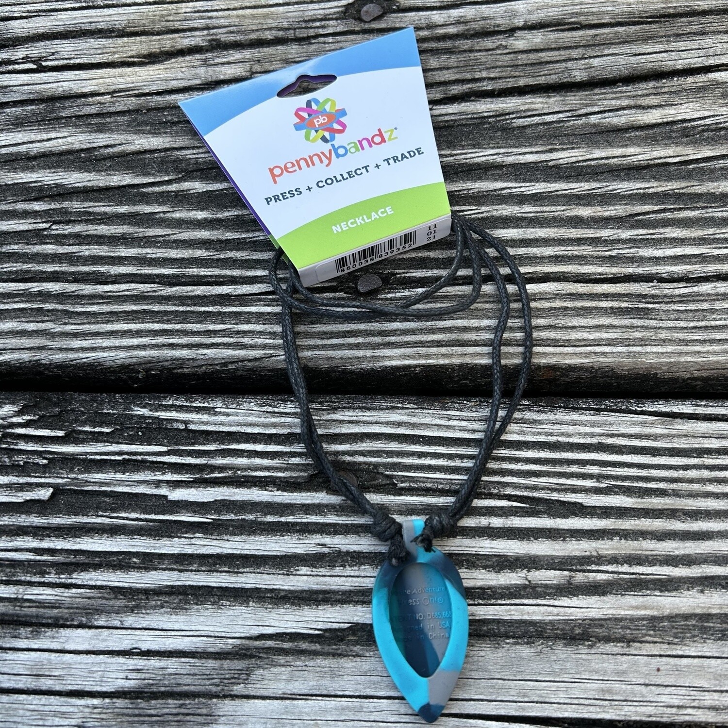 PENDANT NECKLACE BLUE SHARK CAMO
