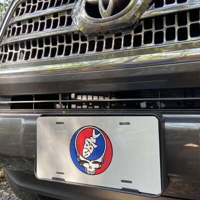 SBNC FISH GR8FUL SKULL ON LT. GRAY LICENSE PLATE